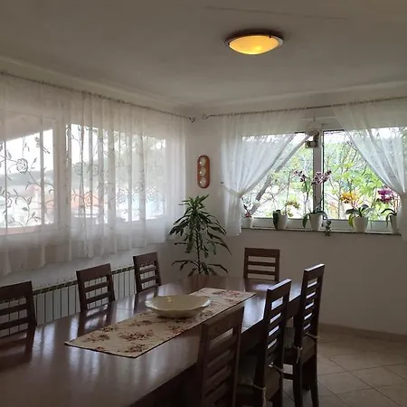 Tariba Konukevi Supetarska Draga